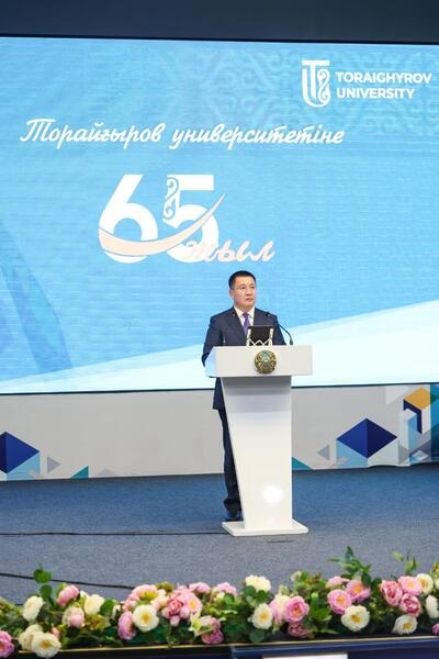 Аким Павлодарской области Асаин Байханов поздравил Торайгыров университет с 65-летием