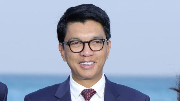 Протесты на Мадагаскаре: президент объяснил своё бегство необходимостью спасения жизни
Протесты на Мадагаскаре: президент объяснил своё бегство необходимостью спасения жизни