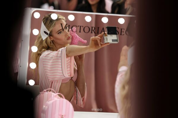 Ангелы вновь расправили крылья: откровенные фото с легендарного шоу Victoria's Secret-2025