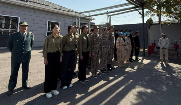 Из Шымкента в армию отправилась очередная команда призывников Из Шымкента в армию отправилась очередная команда призывников