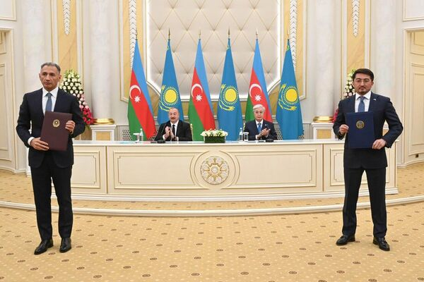 15 документов о сотрудничестве подписали Казахстан и Азербайджан