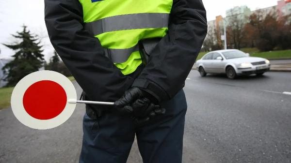 Штраф за превышение скорости отменили казахстанке: она везла сына в больницу
 
Штраф за превышение скорости отменили казахстанке: она везла сына в больницу