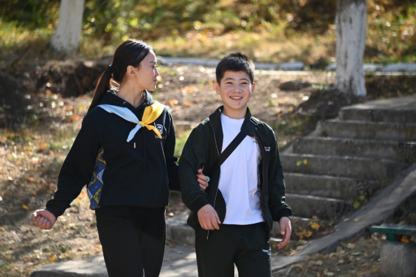 Дети из Арысского гарнизона отдыхают в республиканском лагере «Балдаурен» Дети из Арысского гарнизона отдыхают в республиканском лагере «Балдаурен»