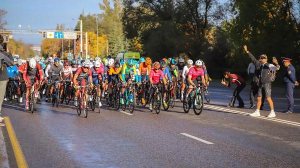 Движение на дороге к Медеу ограничат в Алматы из-за велогонки
Движение на дороге к Медеу ограничат в Алматы из-за велогонки
