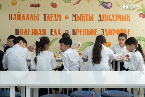 
Чем кормят в казахстанских школах после "оздоровления" детского меню – фоторепортаж Informburo
