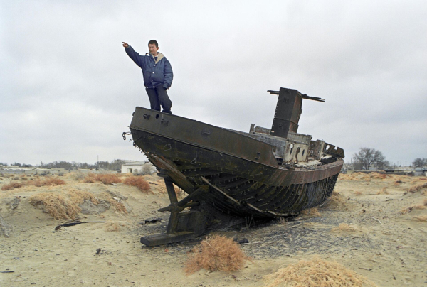 Дроны высадят семена растений на дне Арала 