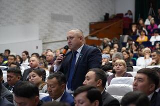 Марат Ахметжанов обсудил с жителями Атбасарского района итоги уборочной кампании и вопросы развития региона Марат Ахметжанов обсудил с жителями Атбасарского района итоги уборочной кампании и вопросы развития региона