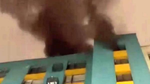 Пожар с сильным задымлением тушат в 10-этажном доме в Алматы
Пожар с сильным задымлением тушат в 10-этажном доме в Алматы