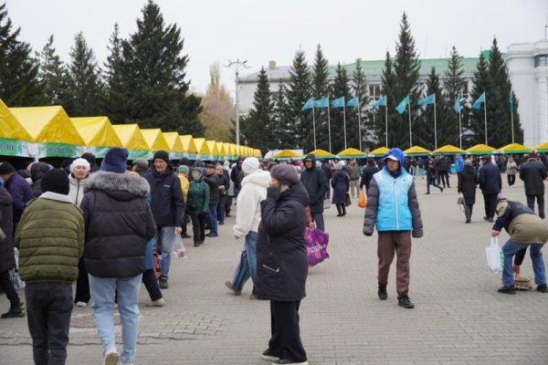 В Кокшетау прошла сельскохозяйственная ярмарка: представлено свыше 200 тонн фермерской продукции В Кокшетау прошла сельскохозяйственная ярмарка: представлено свыше 200 тонн фермерской продукции