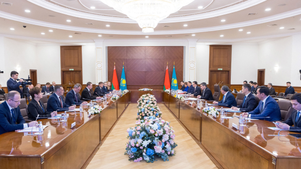 Казахстан и Беларусь углубляют взаимодействие в области инвестиций, ИИ и логистики Казахстан и Беларусь углубляют взаимодействие в области инвестиций, ИИ и логистики