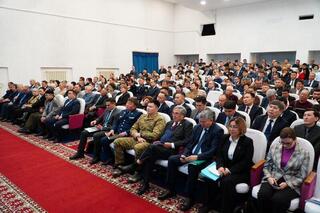 Аким области обсудил с жителями Зеренды развитие сельского хозяйства, промышленности и социальной сферы