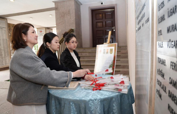 Мемориальную доску в память о погибшем казахстанском офицере открыли в Турции 