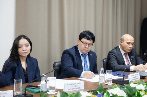 В Казахстане приватизируют НПЗ, аэропорты и футбольные клубы