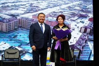 Марат Ахметжанов вручил ключи пострадавшим от паводка жителям села Зеренда