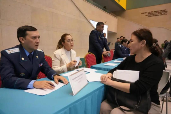 «Народный юрист»: почти 100 специалистов ответили на вопросы горожан в столице