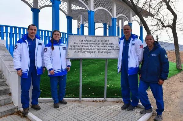 Ракету с пилотируемым кораблем "Союз МС-28" установили на стартовую площадку Байконура