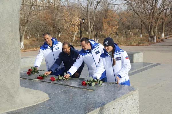 Ракету с пилотируемым кораблем "Союз МС-28" установили на стартовую площадку Байконура