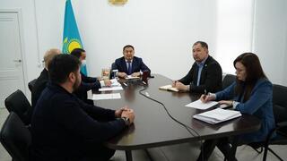 Аким Акмолинской области Марат Ахметжанов провёл встречу с представителями застройщика и банка по вопросу оформления квартир для жителей города Косшы