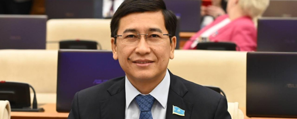 Минцифры призывает казахстанцев проверять телефоны перед покупкой