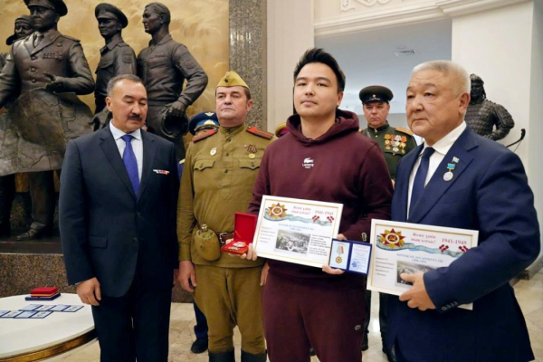 Потомкам казахстанских воинов вручили медаль «За доблесть и верность долгу» Потомкам казахстанских воинов вручили медаль «За доблесть и верность долгу»