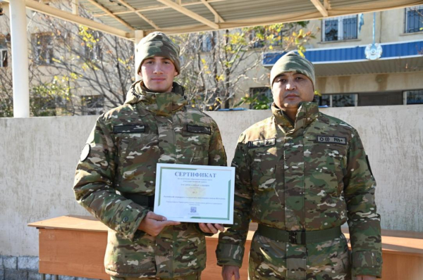 В Актауском гарнизоне свыше 200 солдат простились с Боевым знаменем