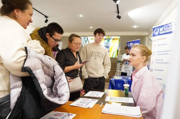 Более 3,5 тысяч человек посетили образовательную выставку "Учись в России" в Астане