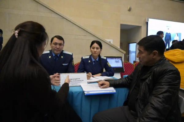 «Народный юрист»: почти 100 специалистов ответили на вопросы горожан в столице