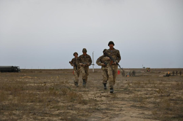 В Актауском гарнизоне более шестисот морских пехотинцев прошли обкатку танком