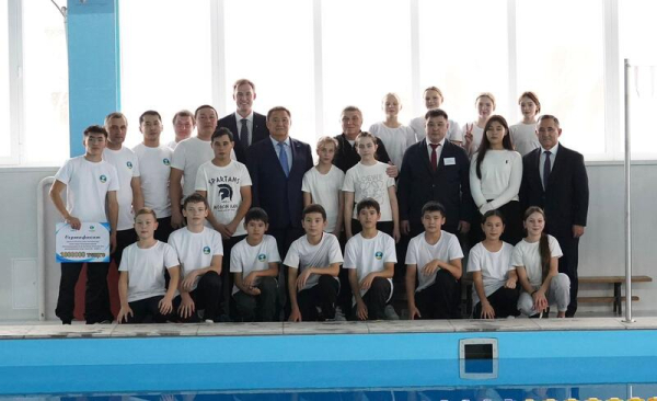 В Макинске открылся долгожданный бассейн