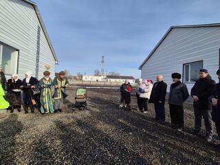 Многодетная семья в Егиндыкольском районе получила новую квартиру
