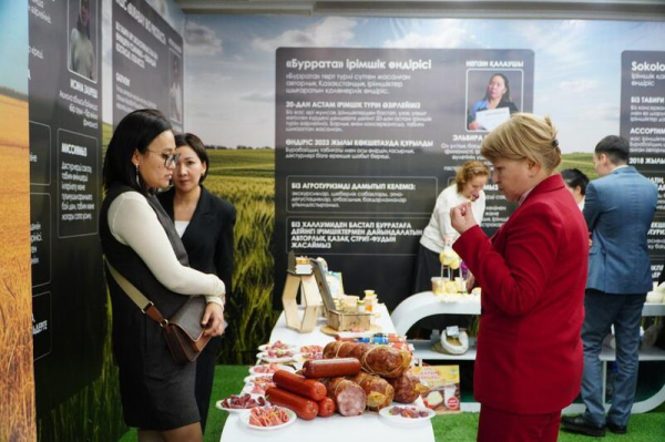 Лучшие предприниматели Акмолинской области представили продукцию на выставке, посвященной Дню сельхозработников Лучшие предприниматели Акмолинской области представили продукцию на выставке, посвященной Дню сельхозработников