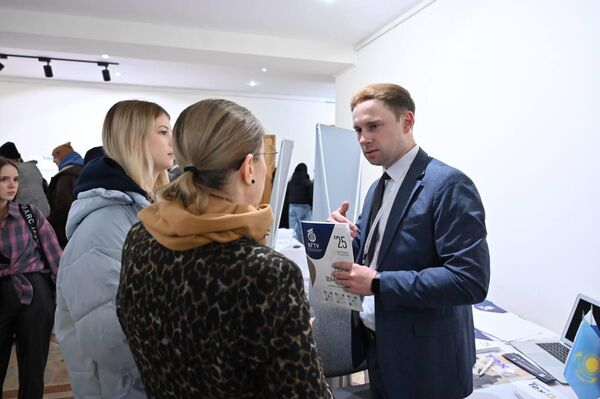 45 российских вузов представили на выставке университетов в Астане