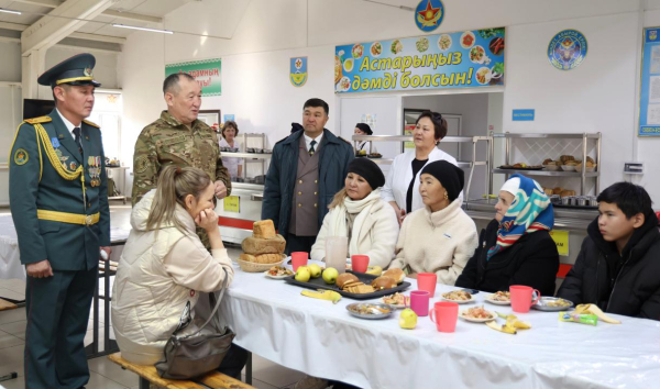 Даурен Косанов проверил боеготовность и условия службы в Луговском гарнизоне