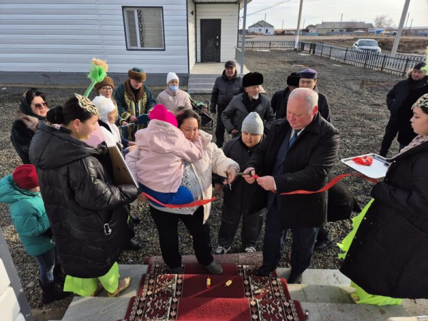 Многодетная семья в Егиндыкольском районе получила новую квартиру