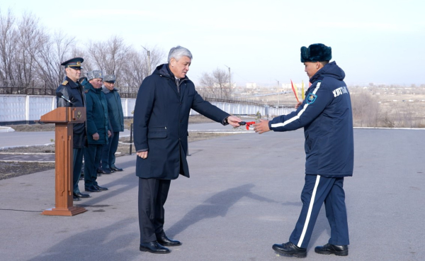 В Караганде гвардейцам вручили ключи от новых служебных автомобилей