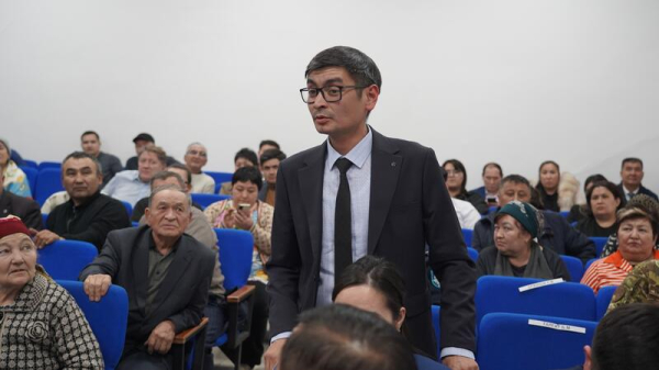 Аким города провёл отчетную встречу с жителями поселка Станционный.