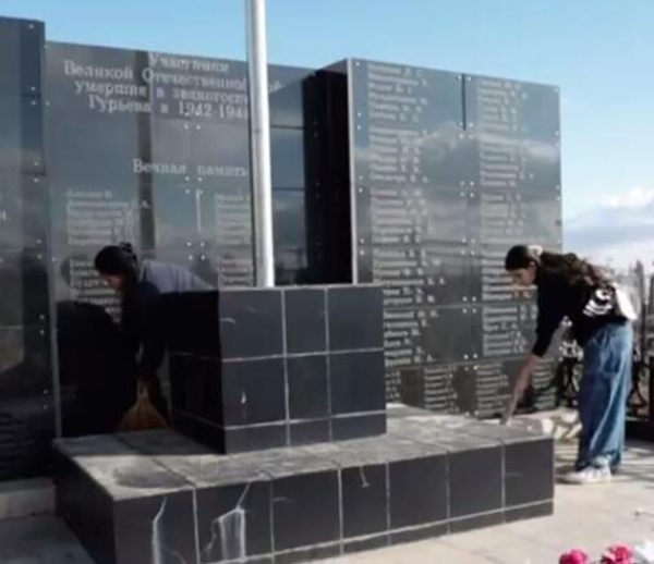 64 имени героев Великой Отечественной войны добавили на мемориал в Атырау 64 имени героев Великой Отечественной войны добавили на мемориал в Атырау
