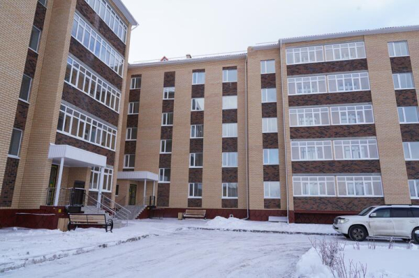 Марат Ахметжанов вручил ключи пострадавшим от паводка жителям села Зеренда