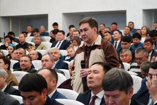 Аким области обсудил с жителями Зеренды развитие сельского хозяйства, промышленности и социальной сферы