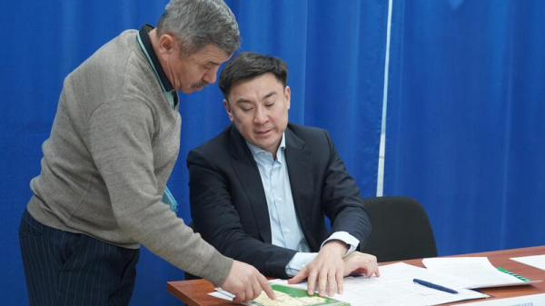 Аким города провёл отчетную встречу с жителями поселка Станционный.