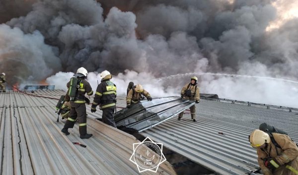 В Алматы тушат крупный пожар