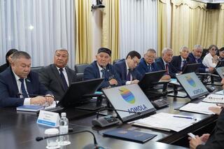 Аким Акмолинской области Марат Ахметжанов встретился с членами общественного совета