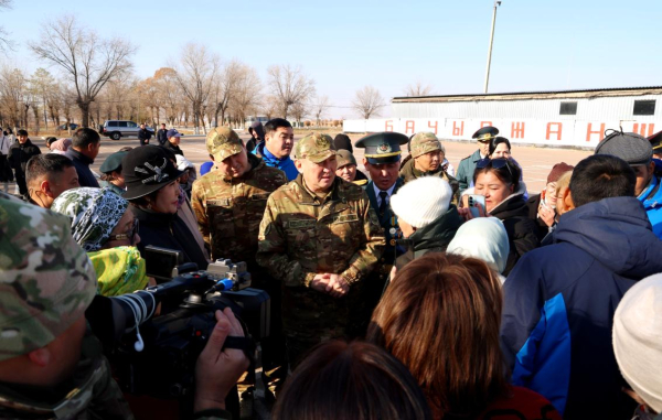 Даурен Косанов проверил боеготовность и условия службы в Луговском гарнизоне