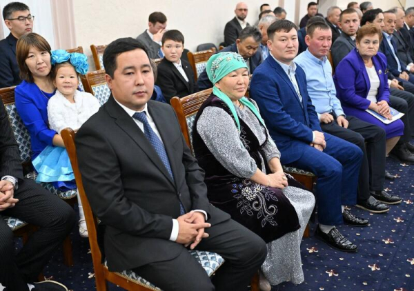 Североказахстанские аграрии снова на высоте: чествование Мурата Каражуманова Североказахстанские аграрии снова на высоте: чествование Мурата Каражуманова