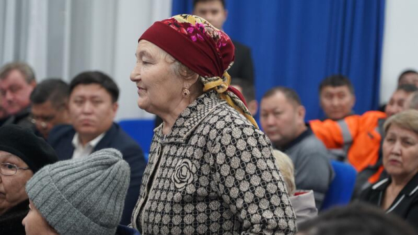 Аким города провёл отчетную встречу с жителями поселка Станционный.