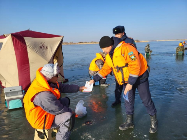 Более 6 тысяч рейдов: МЧС усилило профилактику несчастных случаев на льду Более 6 тысяч рейдов: МЧС усилило профилактику несчастных случаев на льду
