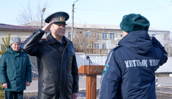 В Караганде гвардейцам вручили ключи от новых служебных автомобилей