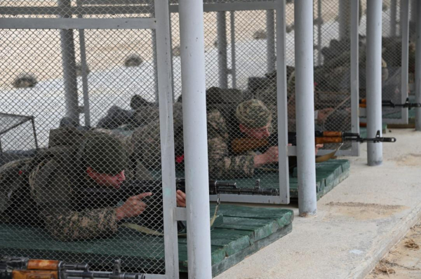 В Актауском гарнизоне более шестисот морских пехотинцев прошли обкатку танком