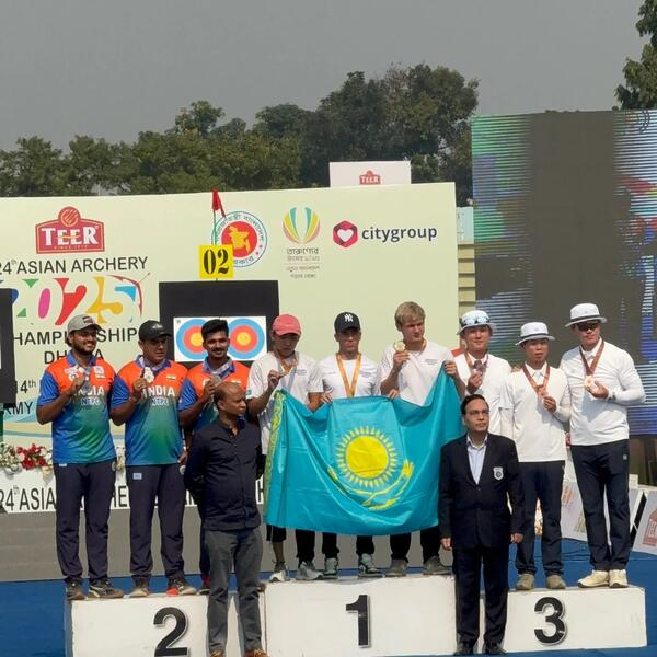 Аким Акмолинской области Марат Ахметжанов поздравил лучника Андрея Тютина с исторической победой на чемпионате Азии в Дакке (Бангладеш)