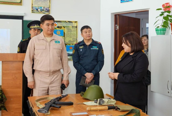 Минобороны разъясняет гражданам правила службы и социальные гарантии